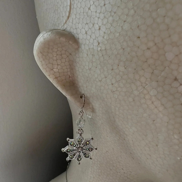 Vintage Style Rhinestone earrings - Picture 4 of 5